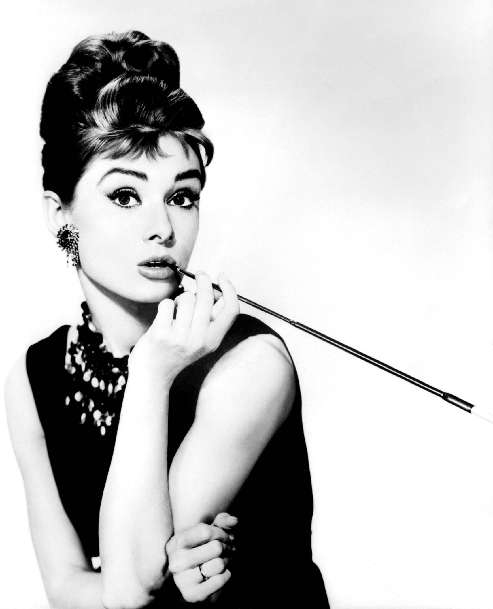 Featured image of post Audrey Hepburn Wallpaper Desktop You can also upload and share your favorite audrey hepburn wallpapers